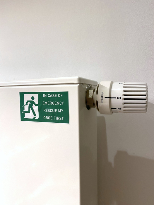 Emergency, Aufkleber